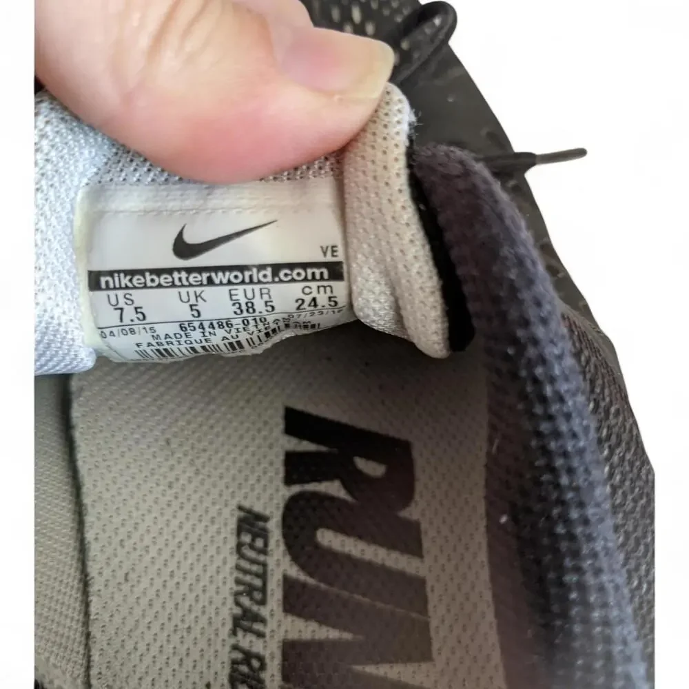 Nike Women's 7.5 Zoom Pegasus Black And White Tennis Shoes
